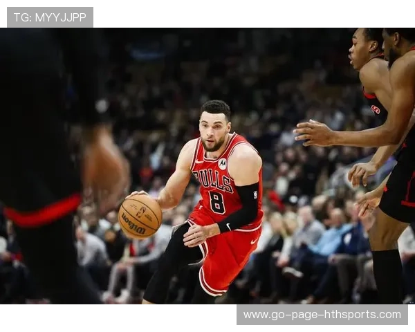 拉文起势连挥两记外线重击,芝加哥缩小差距